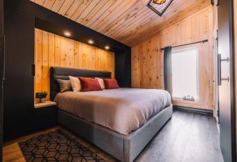 Le Versant Mont-Sainte-Anne allows 18 year olds to book a room