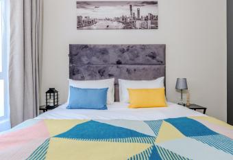 The Resting Nest Delight has rooms with a private hot tub