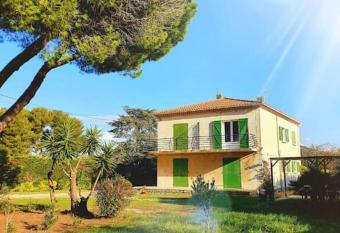 Villa Amahenthe allows 18 year olds to book a room