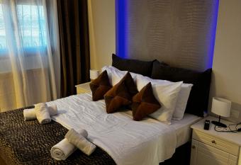 Villa Vaso with jacuzzi has rooms with a private hot tub