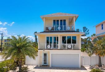 Sand Dollar Siesta-walk to beach less than 1 min! has Balcony rooms