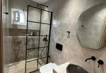 Odysseus  House has Balcony rooms