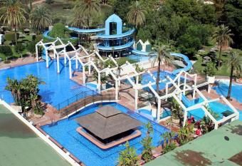 studio Benalbeach allows 18 year olds to book a room