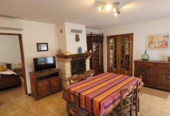 La daby has Balcony rooms