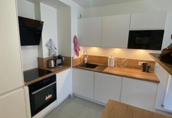 Appartement Confort Velizy has Balcony rooms