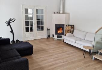 Uusi omakotitalo nyt saatavilla! has Balcony rooms