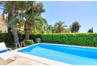 Sunny House has Balcony rooms