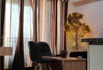 THE WALL has Balcony rooms