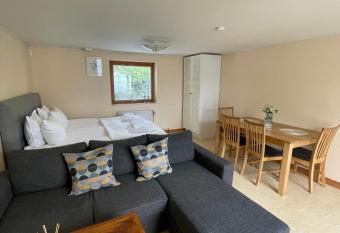 G  stsvit allows 18 year olds to book a room