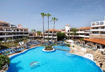 Golf and sunset has Balcony rooms