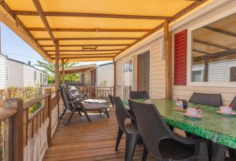 Le Montourey 81 has Smoking/Balcony rooms