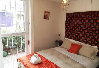 Hotel Boutique San Sebasti  n Chapinero allows 18 year olds to book a room