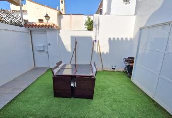 El Lugar 53 allows 18 year olds to book a room