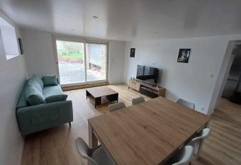 Agr  able maison neuve has Balcony rooms