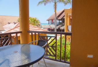 VickiTini Beach Resort has Balcony rooms