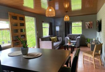 Hermosa Casa de Campo en Cach   de Cartago con WIFI has Balcony rooms