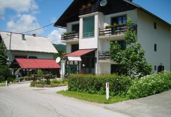 Guest House Raukar has Balcony rooms