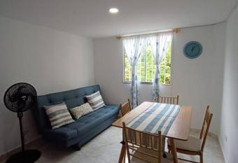 Agradable y Econ  mico Apartamento allows 18 year olds to book a room