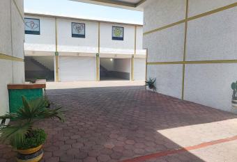 Hotel Dub  i has Smoking rooms