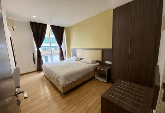 B306 Entire Studio Unit in Ayer Keroh allows 18 year olds to book a room
