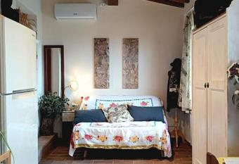 Casa Dell Arte Botanica allows 18 year olds to book a room