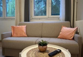 Ourasi - Hippodrome de Vincennes - Netflix allows 18 year olds to book a room