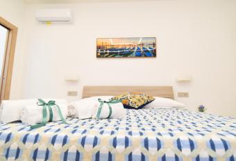 Acunto s Homes has Balcony rooms