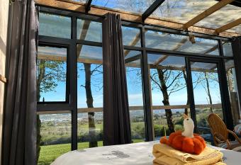 Sky gazer cabin in the woods has Balcony rooms