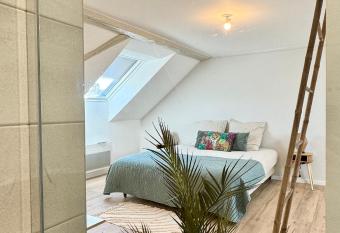 Duplex Mangrove allows 18 year olds to book a room