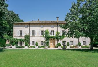 La Bastide des Terres has Balcony rooms