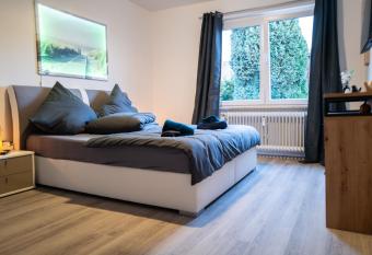 #412 Komfortable, stilvolle Wohnung f  r 6 Personen allows 18 year olds to book a room