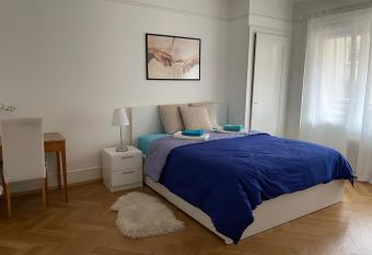 Jolie chambre au centre ville has Balcony rooms