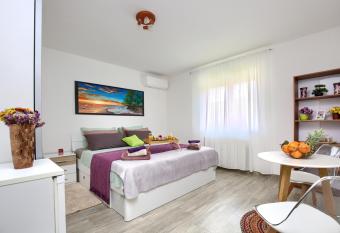 Kety Premantura has Balcony rooms