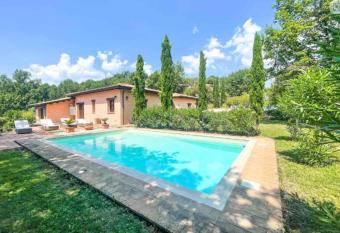 Villa del Sole, 6 pax+ with pool has Balcony rooms