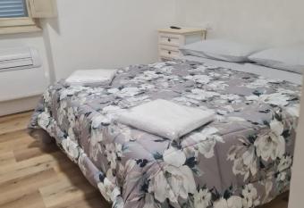 AFFITTA CAMERE MAZZATINTI allows 18 year olds to book a room