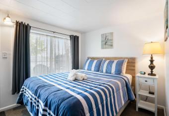 South Arm Retreats Motel @ Lake Charlevoix     Unit 3 has Balcony rooms