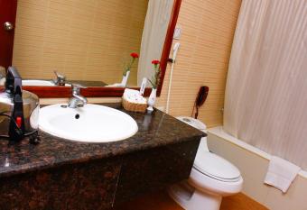 Hotel Bengal Inn has rooms with a private hot tub