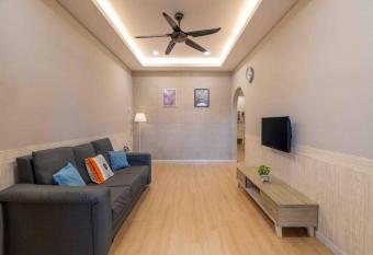 Nibong Tebal Comfy Home Retreat with WiFi & Netflix allows 18 year olds to book a room