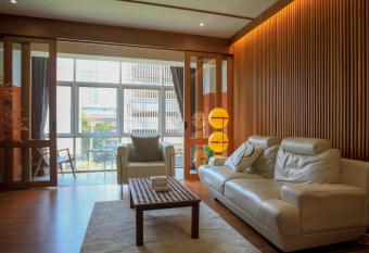 HABI Surawong-Silom has rooms with a private hot tub