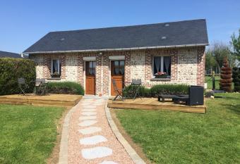 Le clos des 3 pins allows 18 year olds to book a room