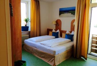 Autobahnmotel Bad Camberg has Balcony rooms