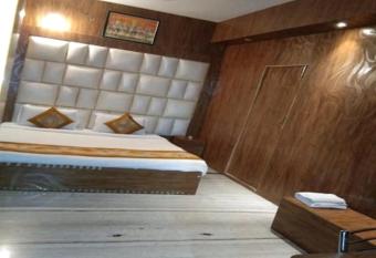 The Lemon Chile has Smoking rooms