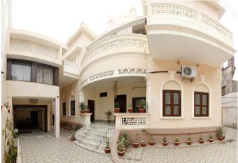 Shree Ganesha Palace allows 18 year olds to book a room