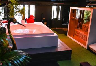 cosy corner waterloo has rooms with a private hot tub