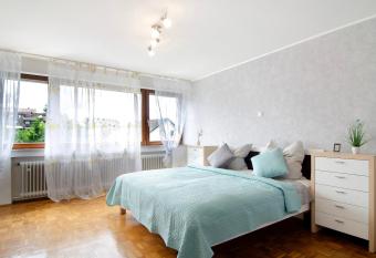 Ferienwohnung Marie mit Balkon allows 18 year olds to book a room
