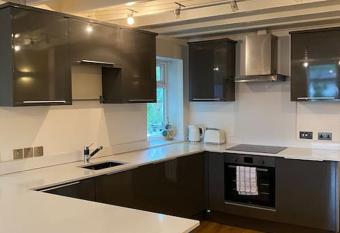 Contemporary Duplex: Private Patio, Secure Parking allows 18 year olds to book a room