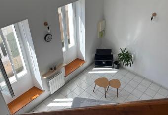 Joli appartement has Balcony rooms