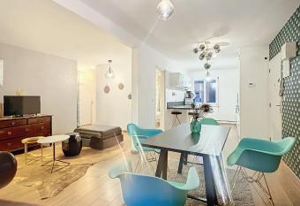 M  morial has Balcony rooms