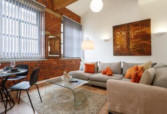 Cozy Downtown Loft in Bradford allows 18 year olds to book a room