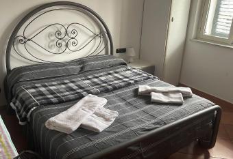 Il Marinaio has rooms with a private hot tub